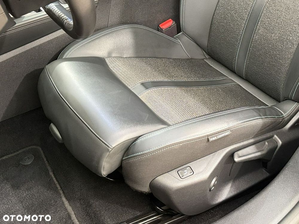 Peugeot 308 BlueHDi 130 EAT8 Allure - 17