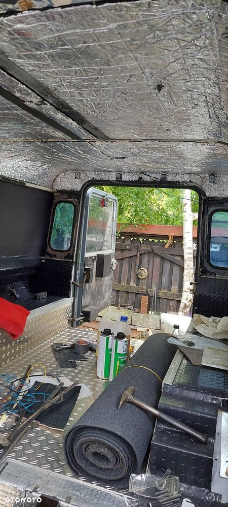 Land Rover Defender - 38