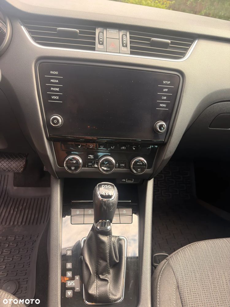 Skoda Octavia 2.0 TDI 4x4 Style DSG - 11
