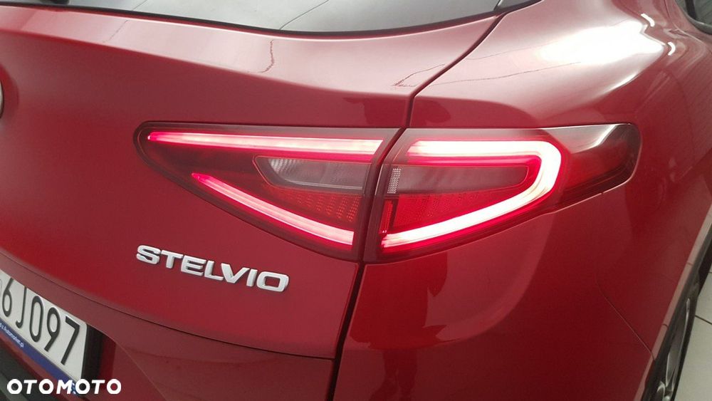 Alfa Romeo Stelvio - 12