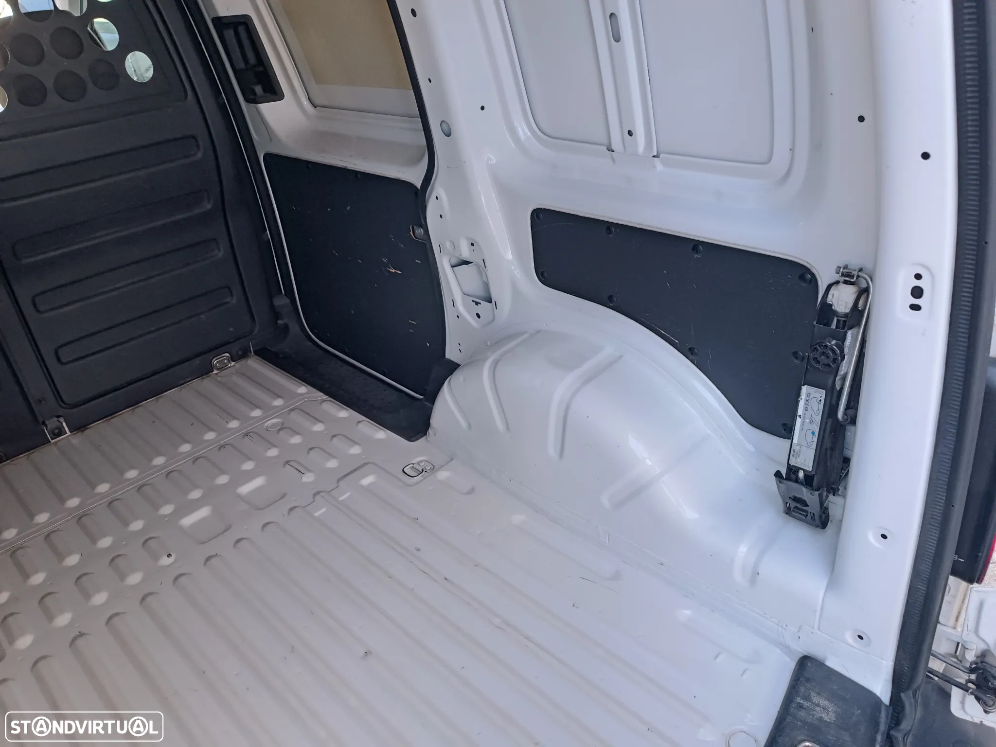 VW CADDY 2.0 TDI apenas 180 mil , nova - 12
