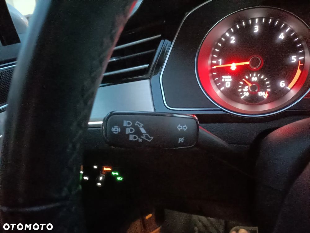 Volkswagen Passat 2.0 TDI SCR DSG Comfortline - 32