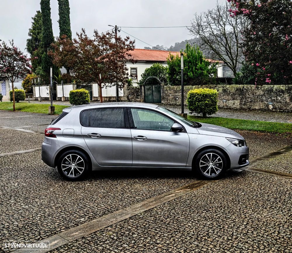 Peugeot 308 1.2 PureTech Allure Pack - 26