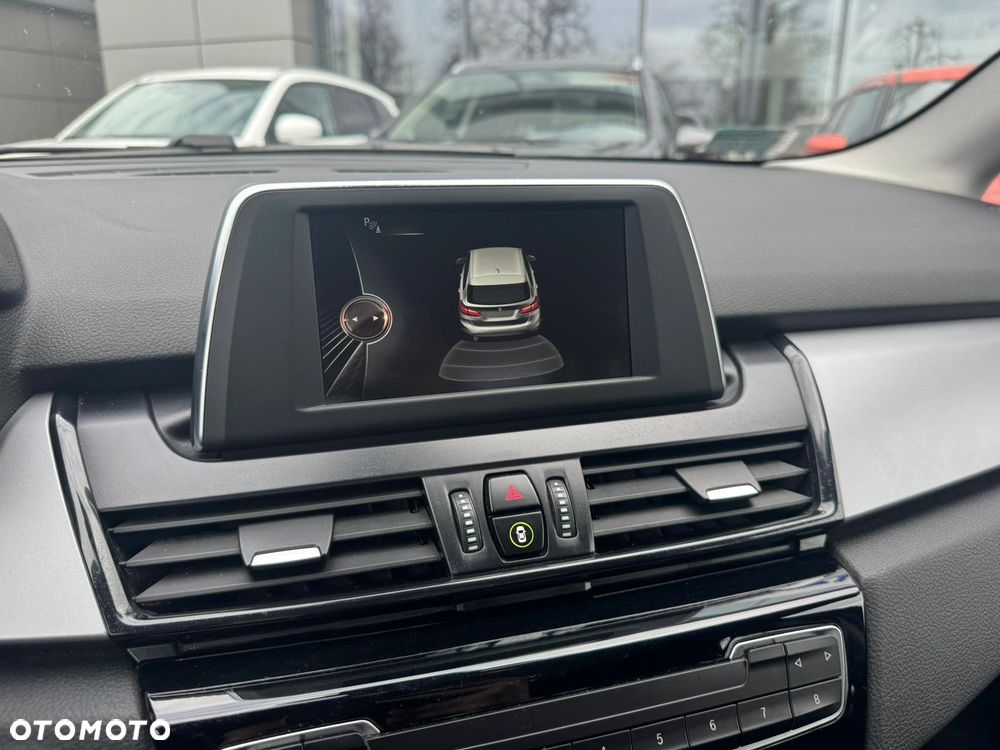 BMW Seria 2 218i Advantage - 9