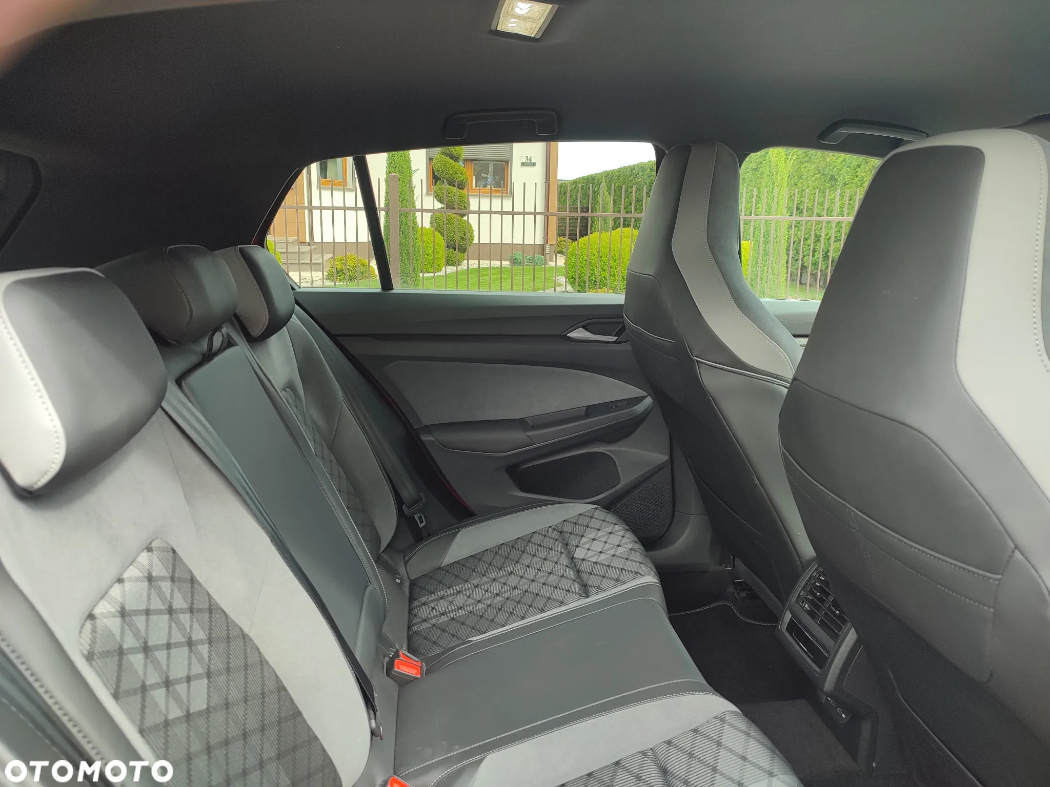 Volkswagen Golf 1.5 eTSI OPF DSG R-Line - 26