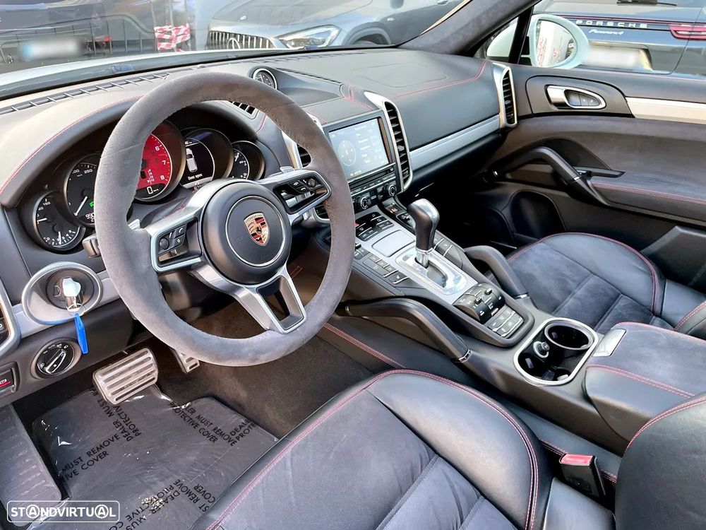 Porsche Cayenne GTS - 31