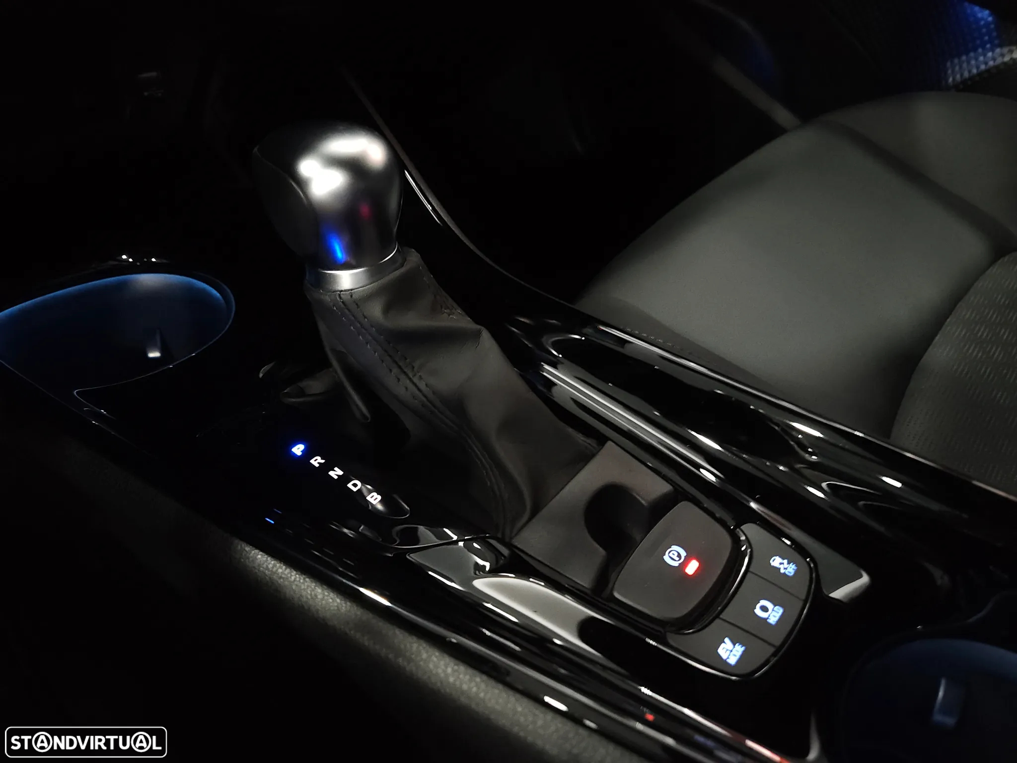 Toyota C-HR 1.8 Hybrid Exclusive+P.Luxury - 11
