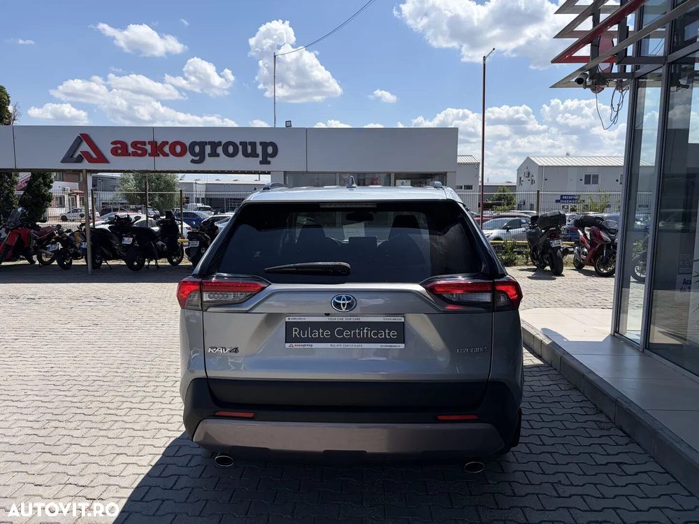 Toyota RAV4 - 6