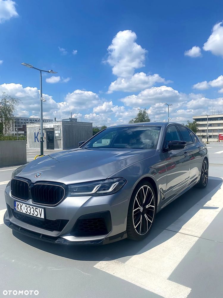 BMW Seria 5 M550i xDrive - 4