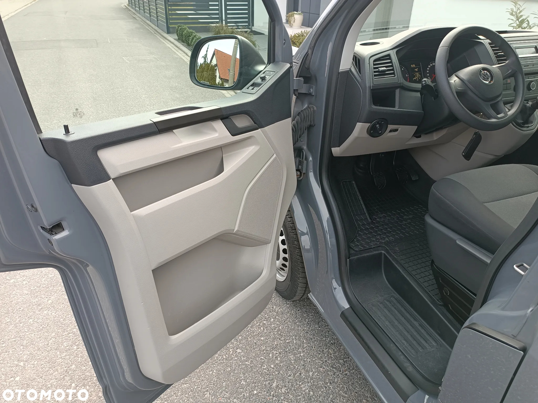 Volkswagen Transporter - 11