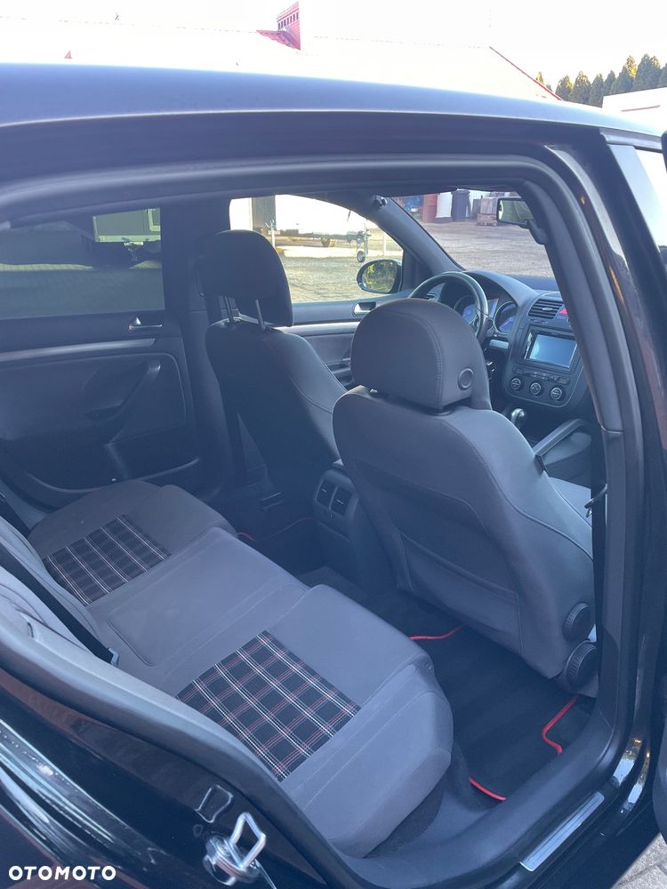 Volkswagen Golf - 28