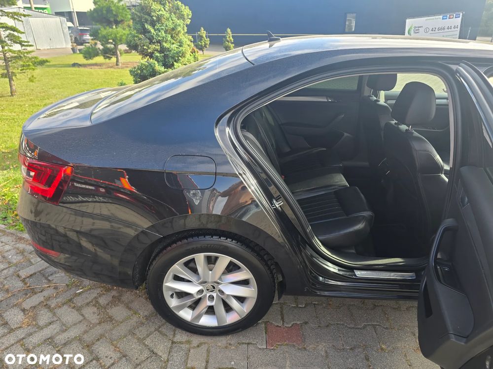 Skoda Superb ver-2-0-tdi-ambition - 11