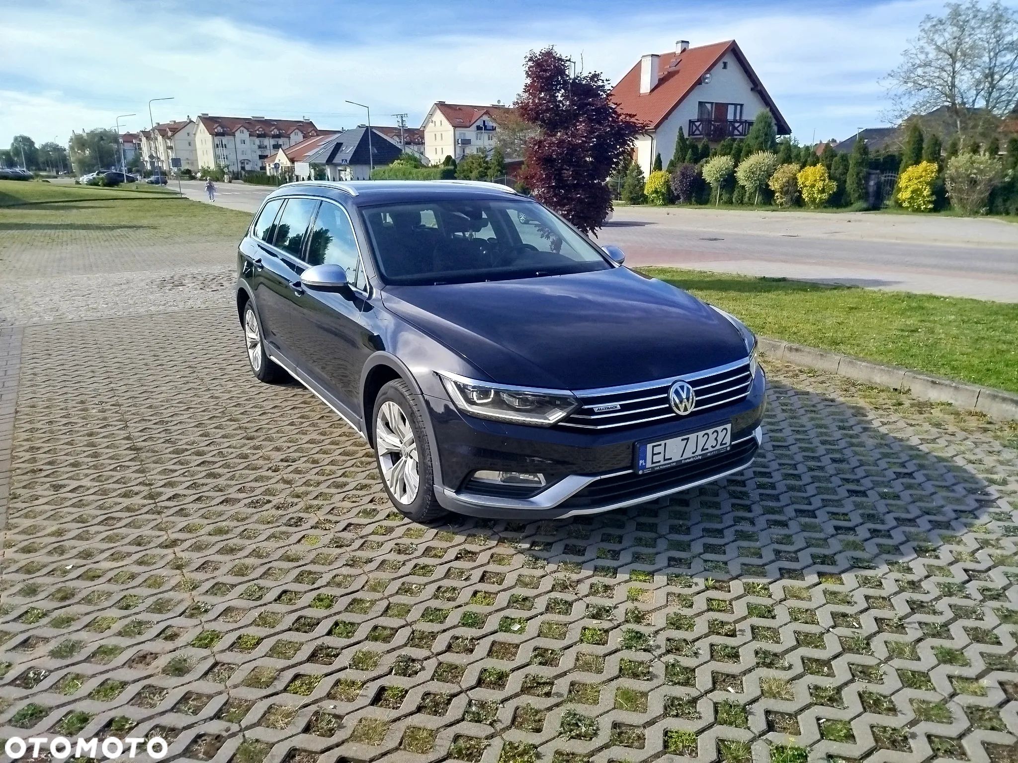 Volkswagen Passat - 1