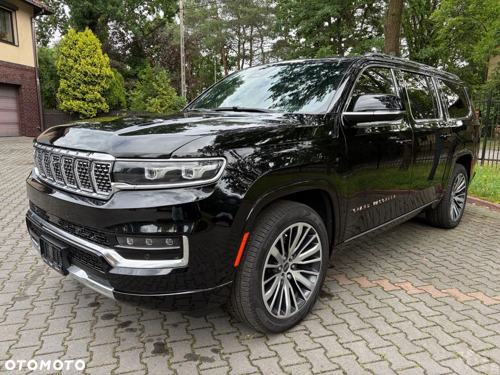 Jeep Grand Wagoneer - 12