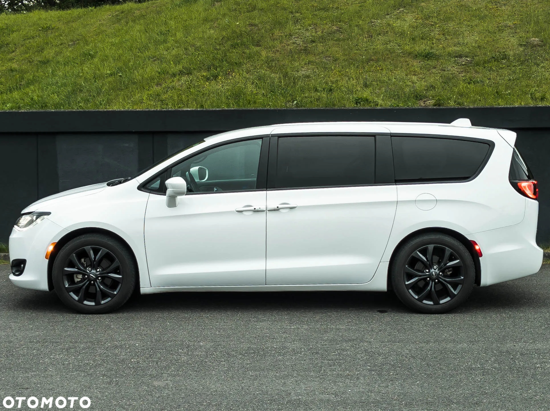 Chrysler Pacifica - 6