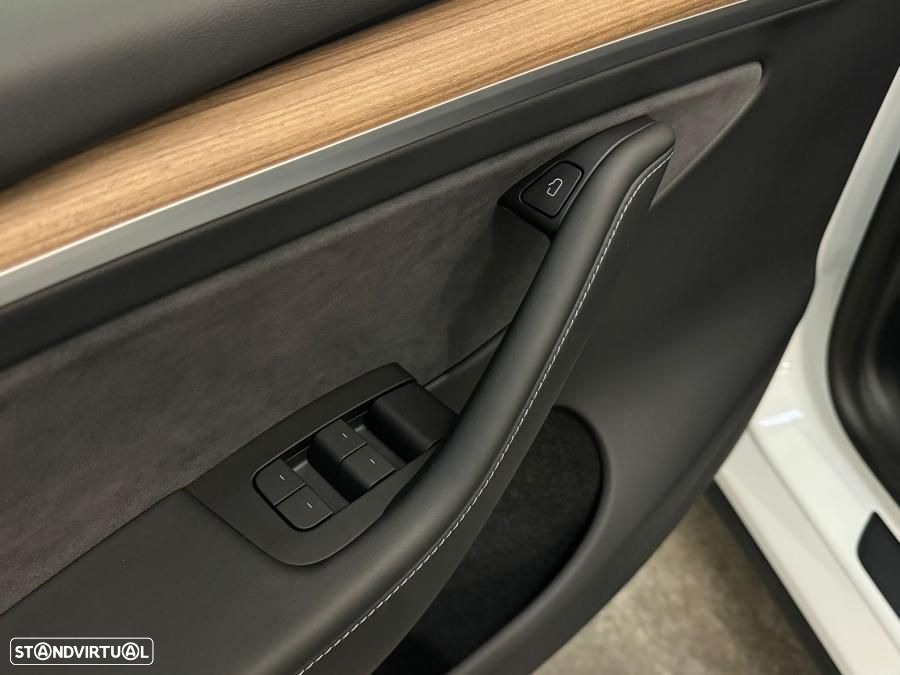 Tesla Model Y Long Range Dual Motor AWD - 35