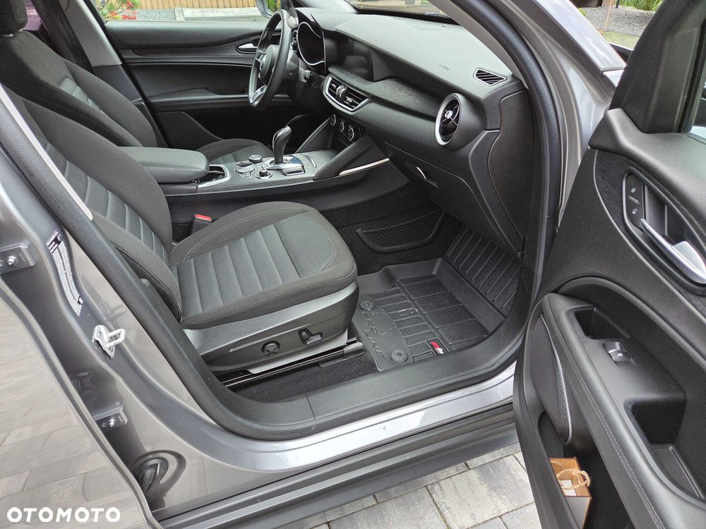 Alfa Romeo Stelvio - 7