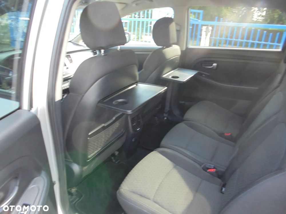 Kia Carens 1.6 GDI Edition 7 - 10