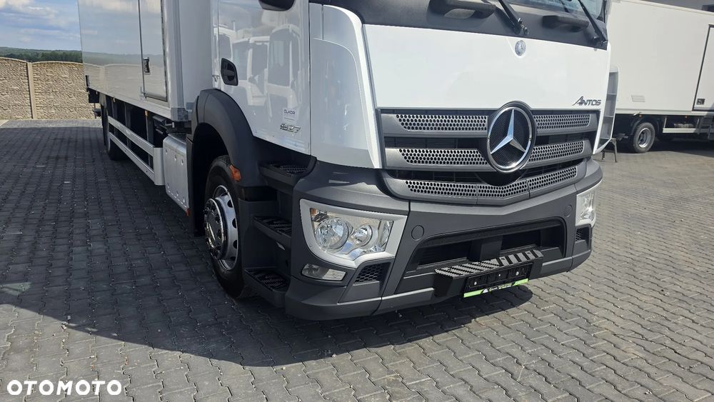 Mercedes-Benz Antos 1827 Chłodnia 9m 2.46 Wysoka!! 3-Osobowy - 12