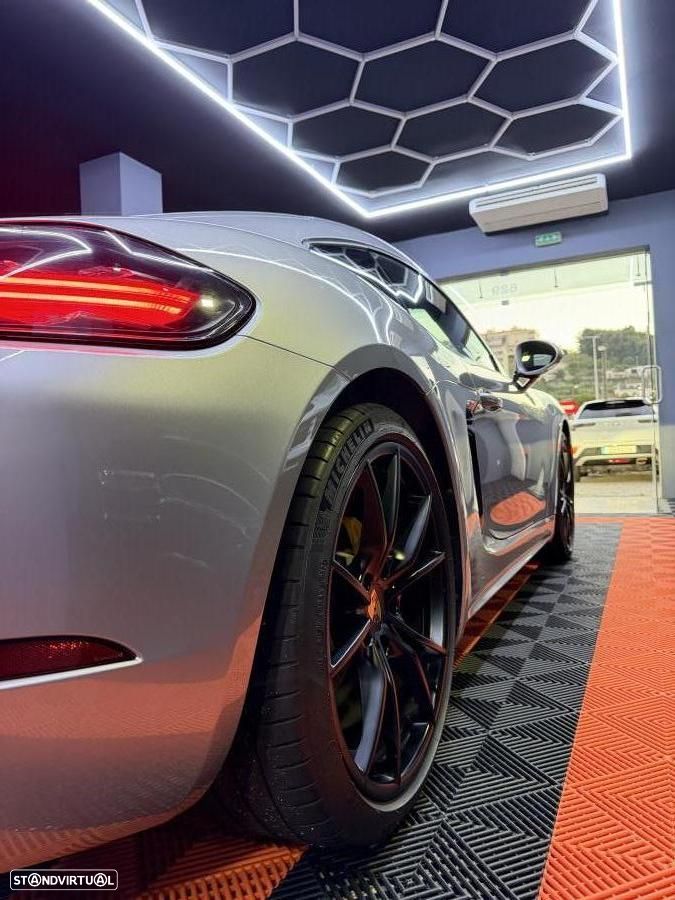 Porsche 718 Cayman - 26