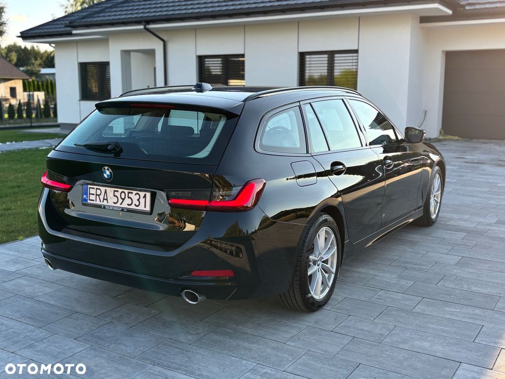 BMW Seria 3 318d Touring - 9
