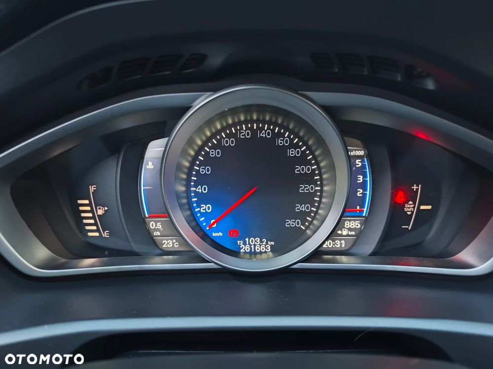 Volvo V40 D2 RDesign - 25