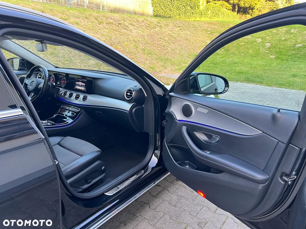 Mercedes-Benz Klasa E 220 d 4Matic 9G-TRONIC - 31