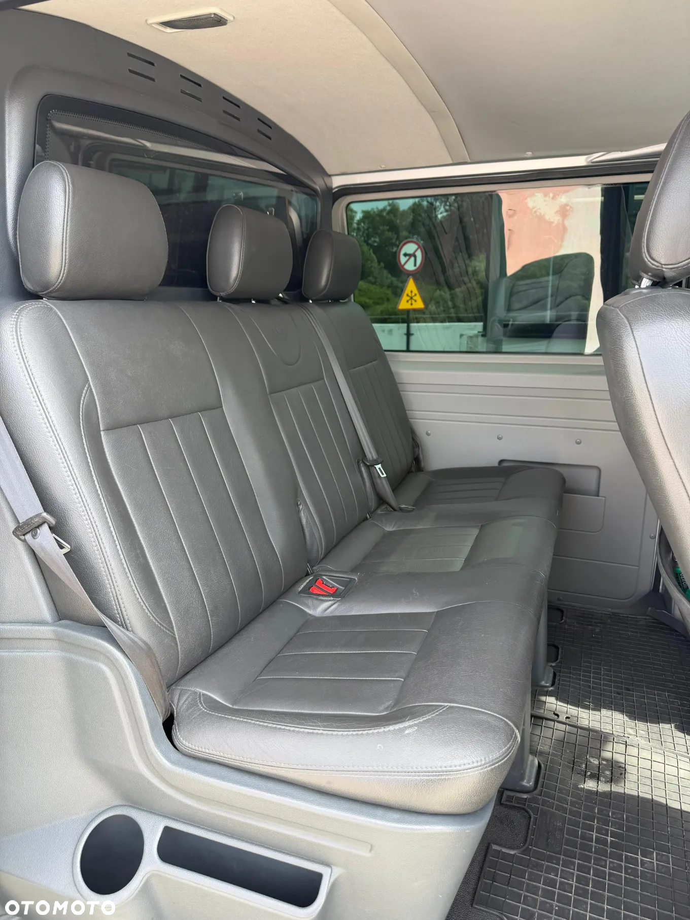 Volkswagen Multivan - 22