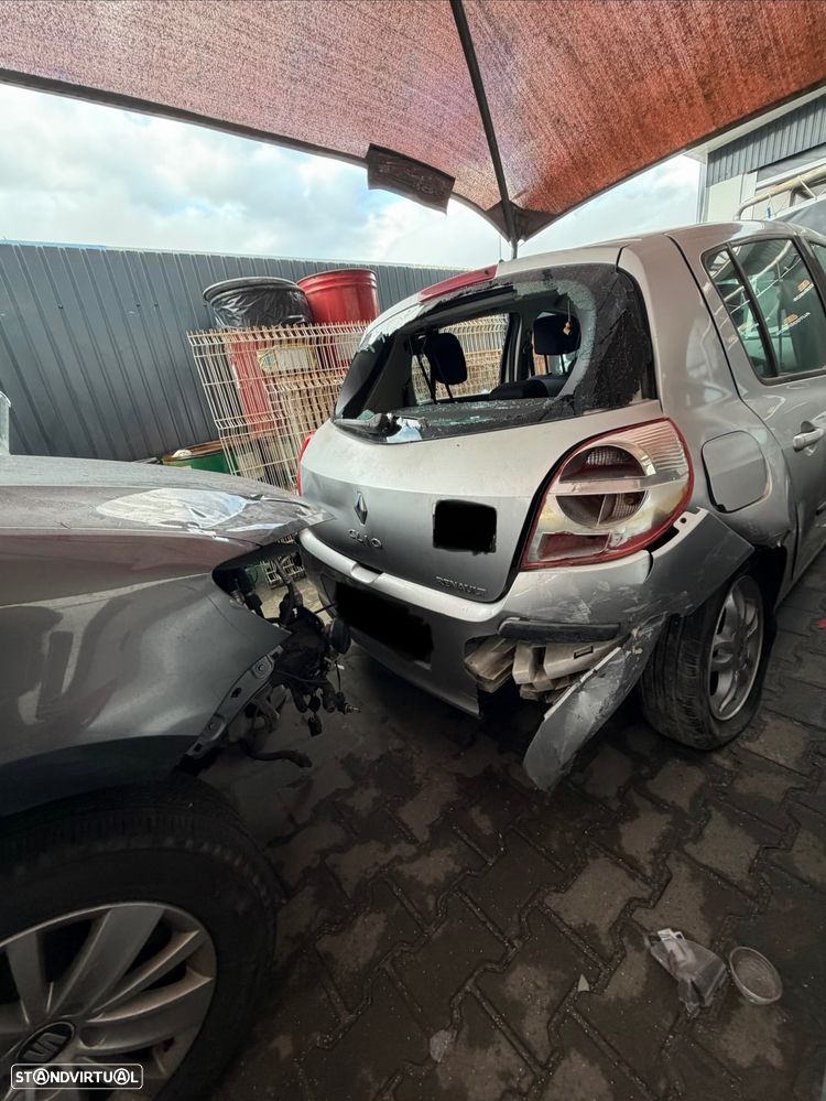 Renault Clio 1.2 16V Privilège - 4