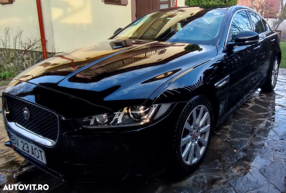Jaguar XE - 1