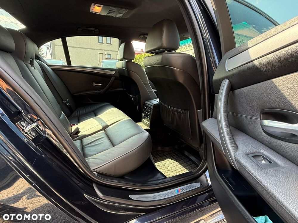 BMW Seria 5 523i - 28
