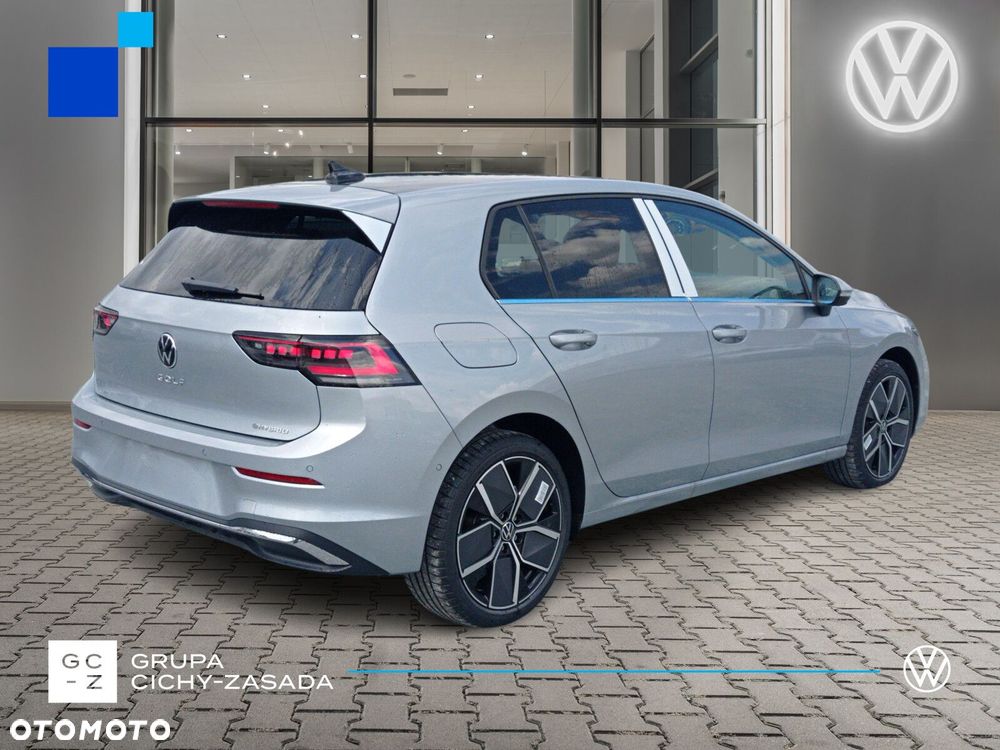 Volkswagen Golf - 6