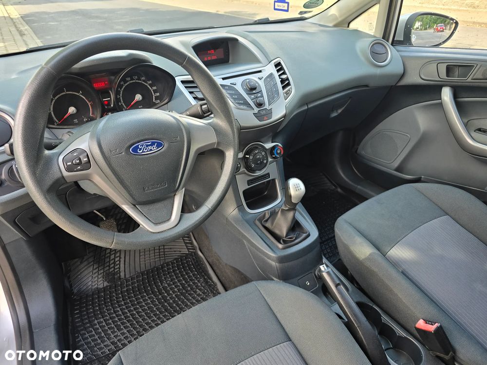 Ford Fiesta 1.6 TDCI Ambiente - 9
