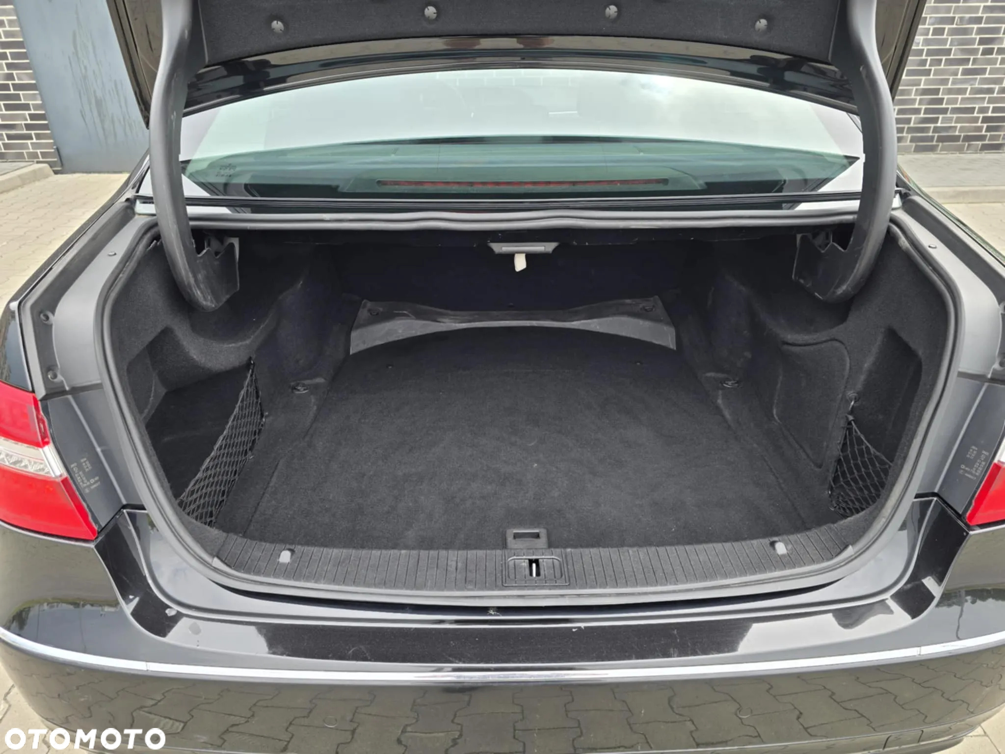 Mercedes-Benz Klasa E 200 T BlueEFFICIENCY 7G-TRONIC Avantgarde - 17