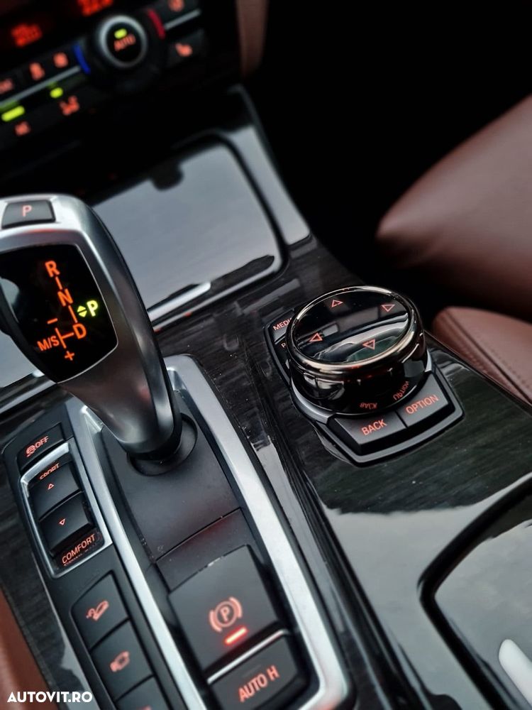 BMW Seria 5 530d xDrive - 13