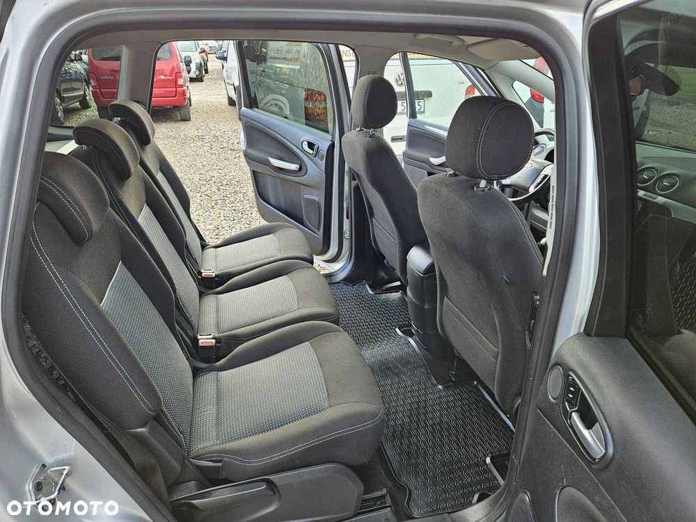 Ford S-Max - 11