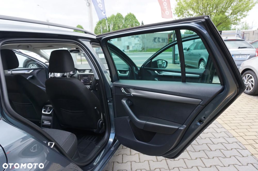 Skoda Octavia 2.0 TDI DSG Soleil - 28