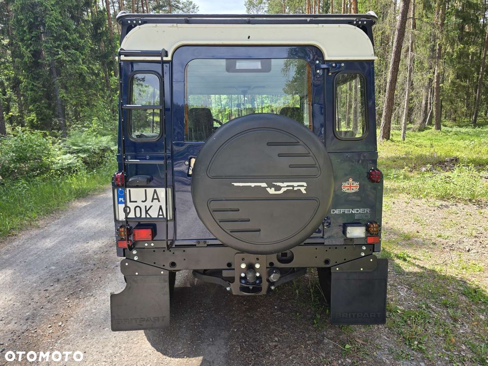 Land Rover Defender - 3