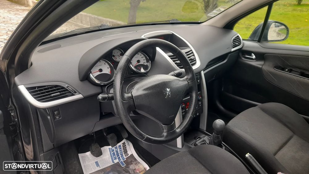 Peugeot 207 1.4 16V Trendy - 17