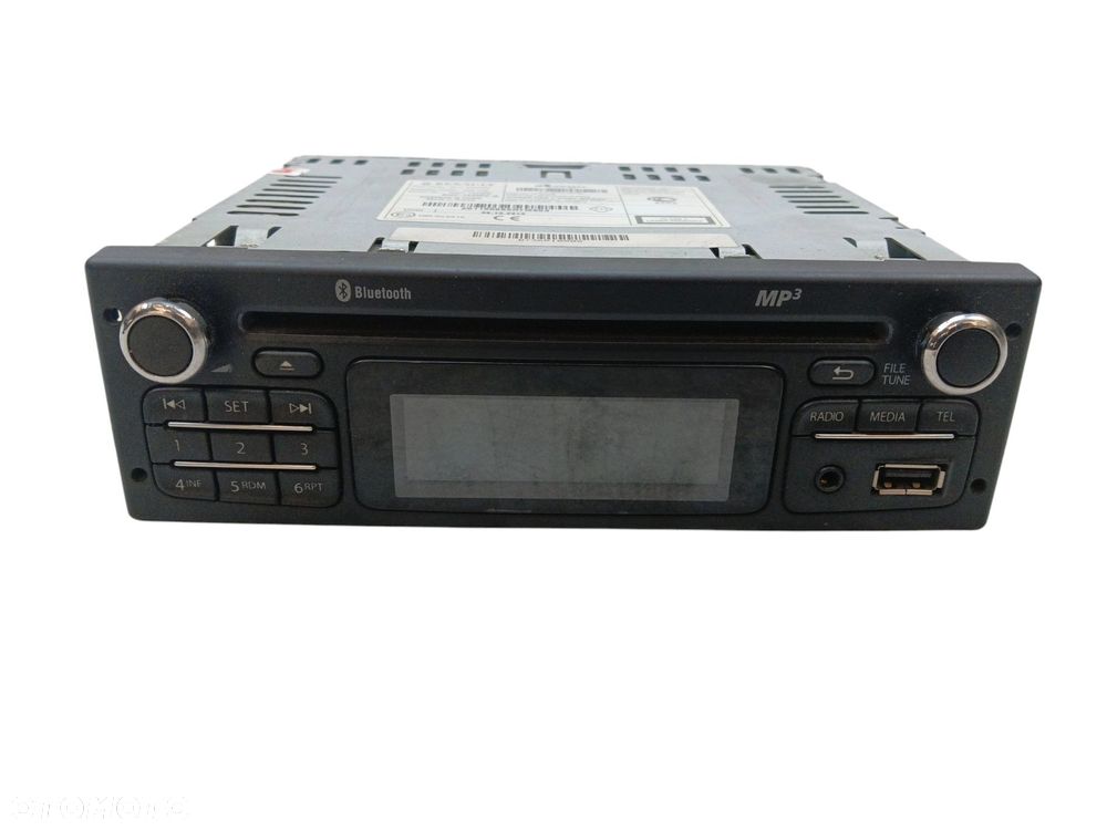RADIO DACIA DUSTER I (2010-2013) 1.6 16V 105KM 281155052R - 2