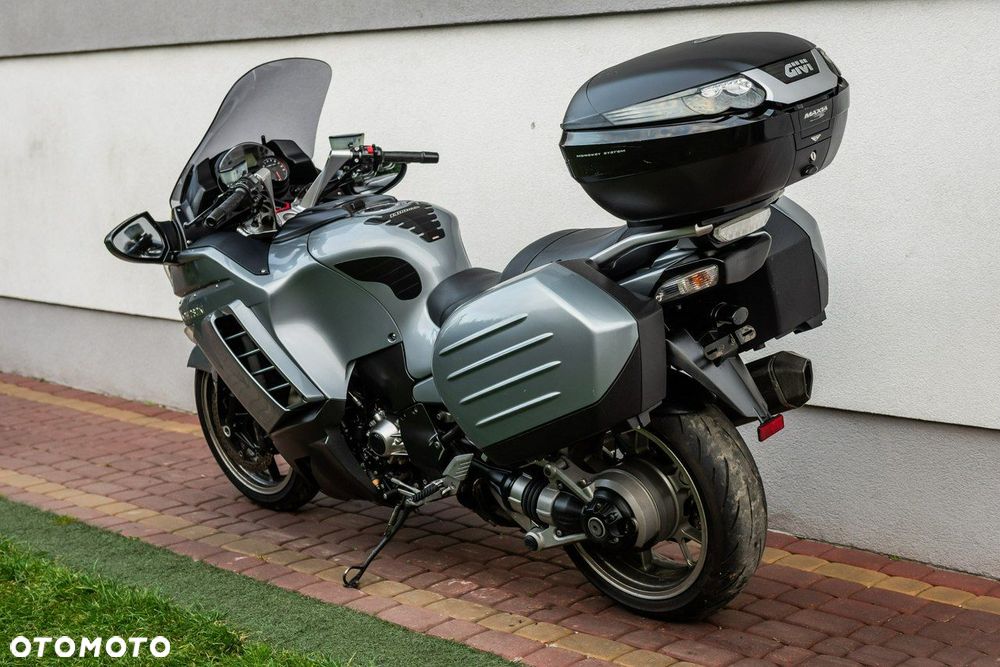 Kawasaki GTR - 4