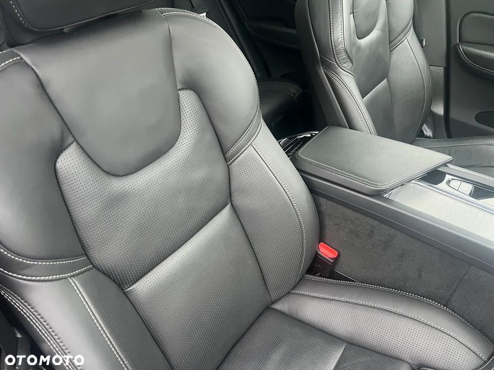 Volvo XC 60 B5 B AWD Ultra Black Edition - 29