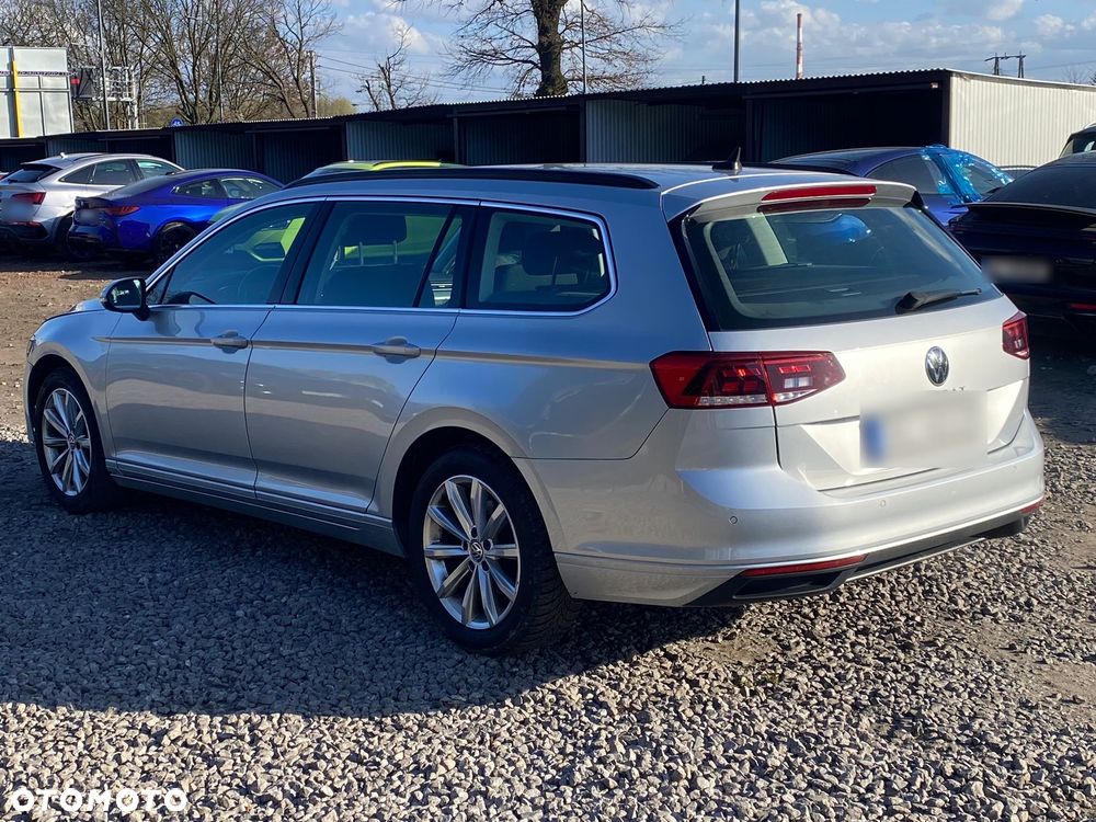 Volkswagen Passat - 2