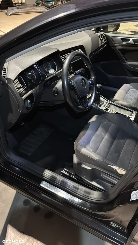 Volkswagen Golf - 12