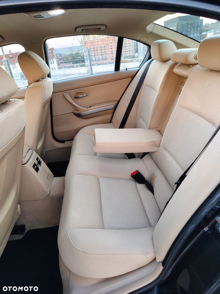 BMW Seria 3 320d - 30