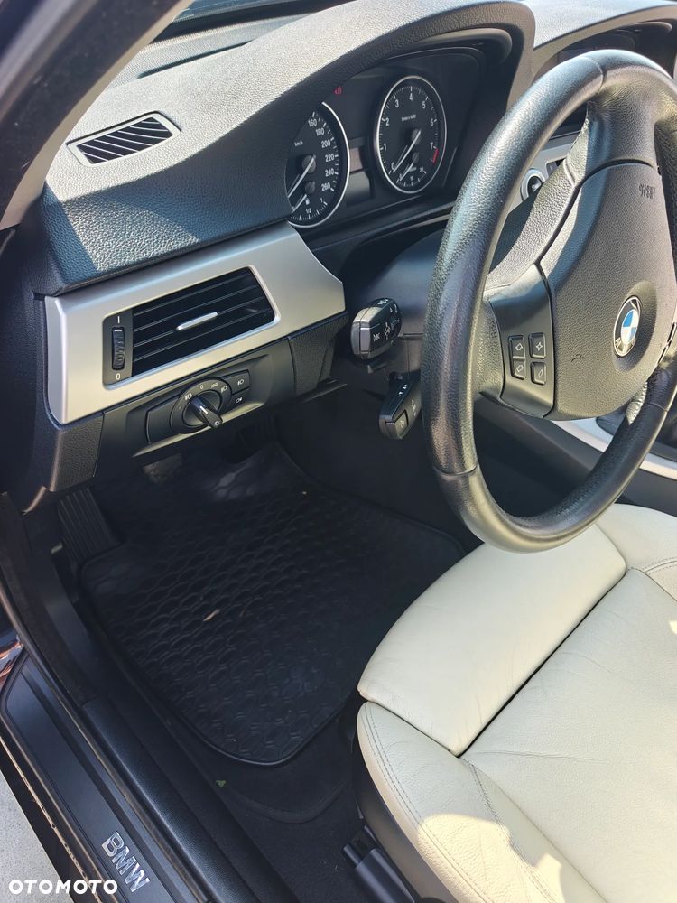 BMW Seria 3 325xi - 17
