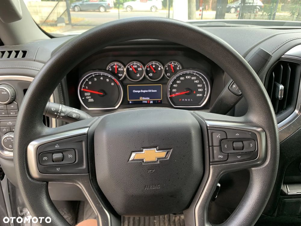 Chevrolet Silverado - 28