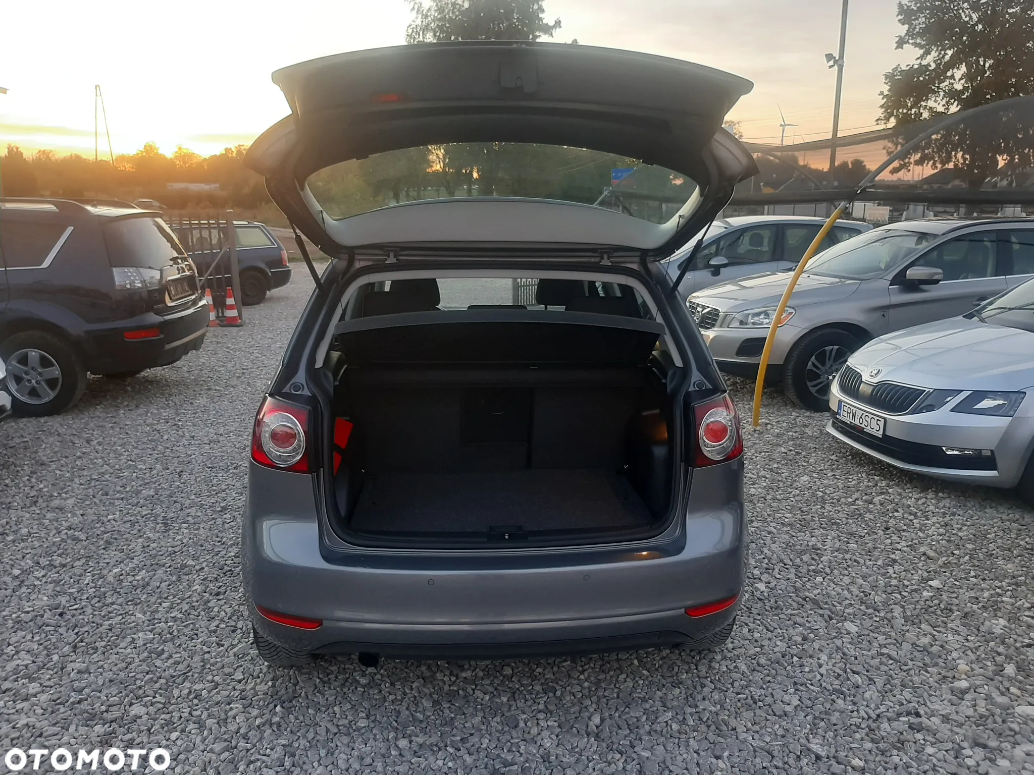 Volkswagen Golf Plus 1.6 TDI BlueMot Comfortline - 4