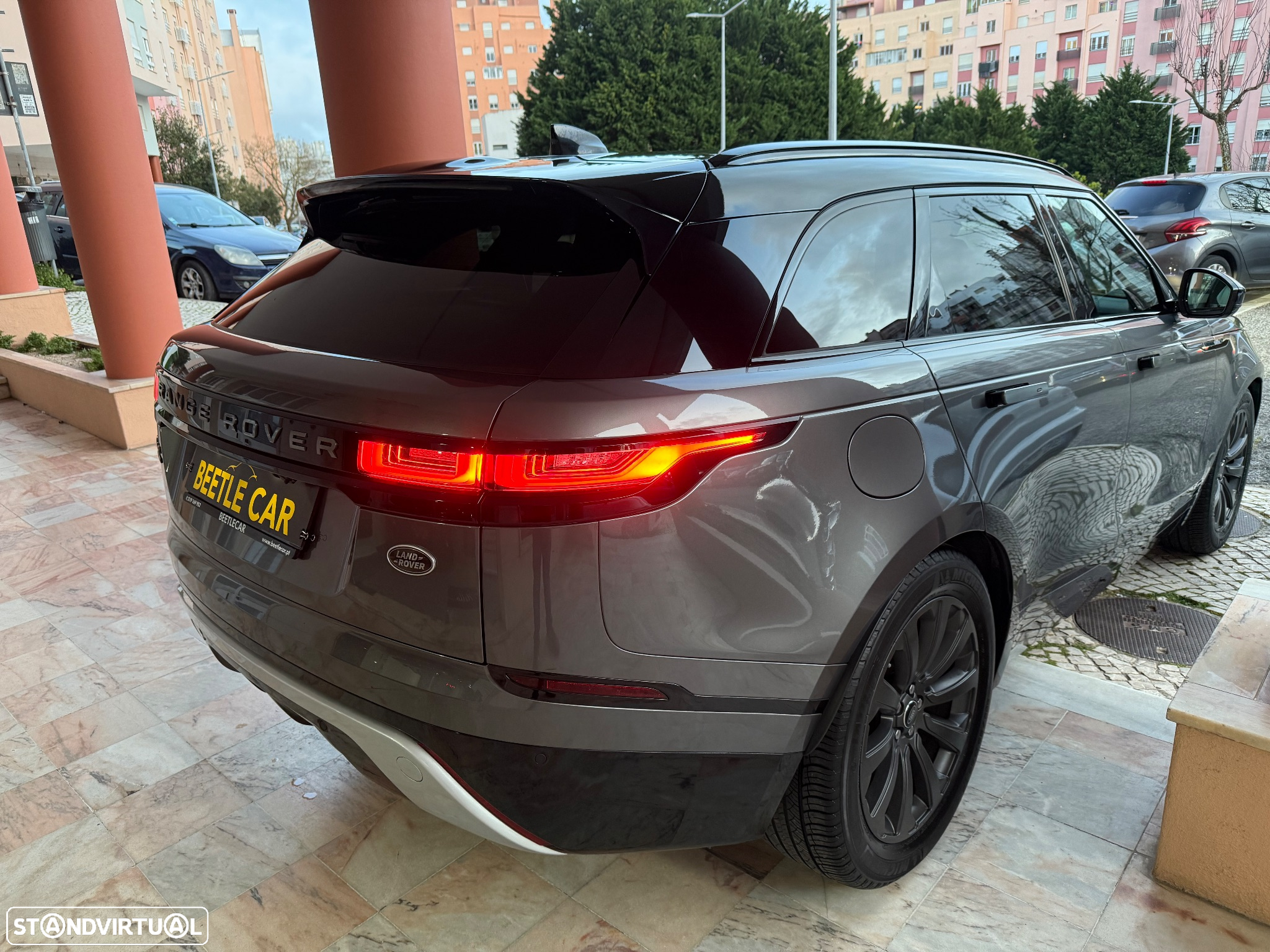 Land Rover Range Rover Velar 2.0 D R-Dynamic HSE - 23