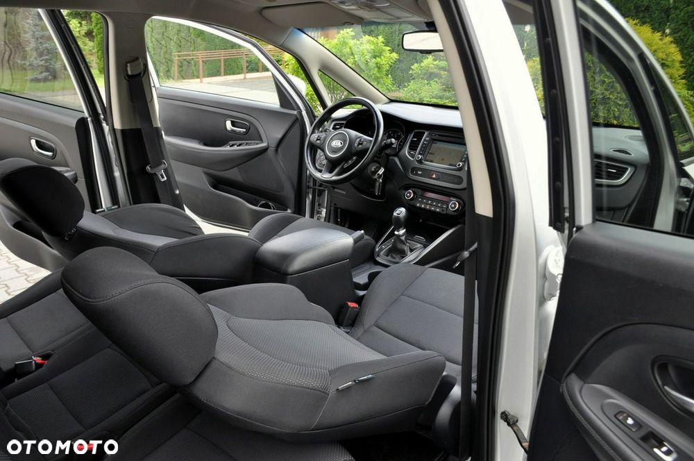 Kia Carens - 24